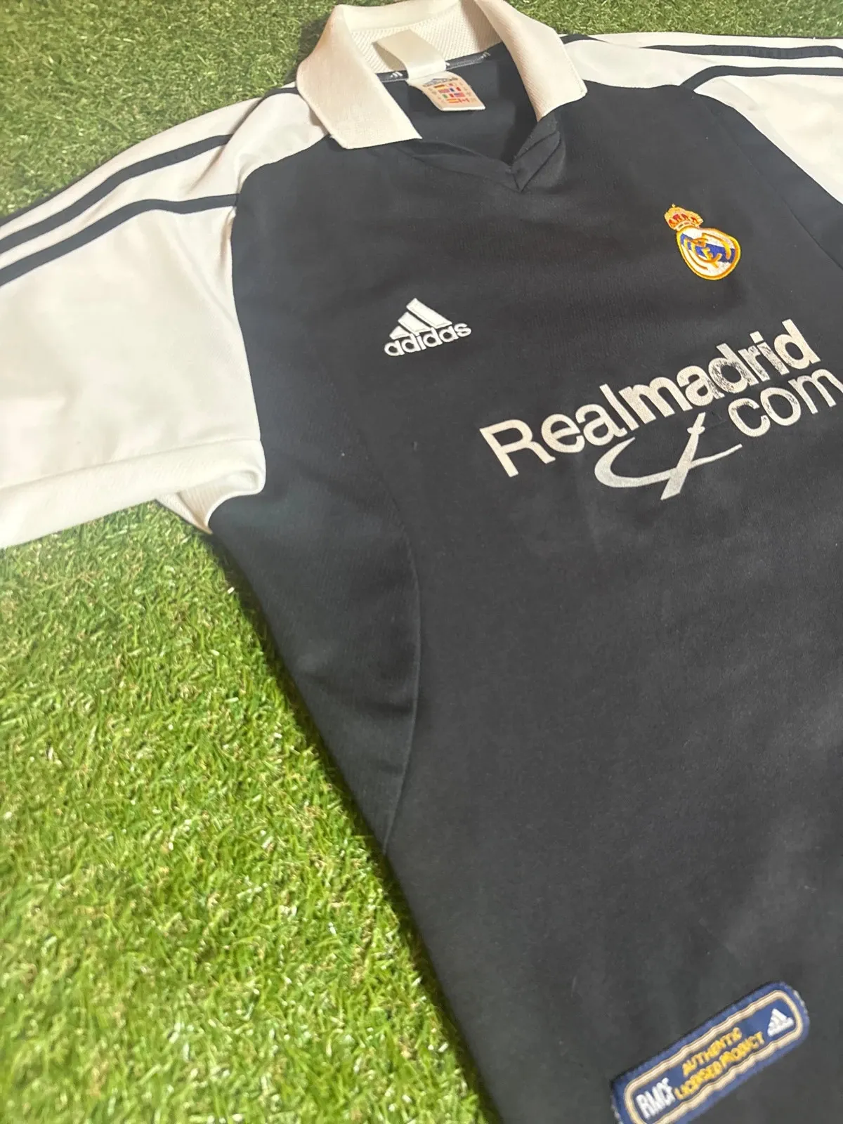 Real Madrid 2001-02 Adidas Away — adidas (2)