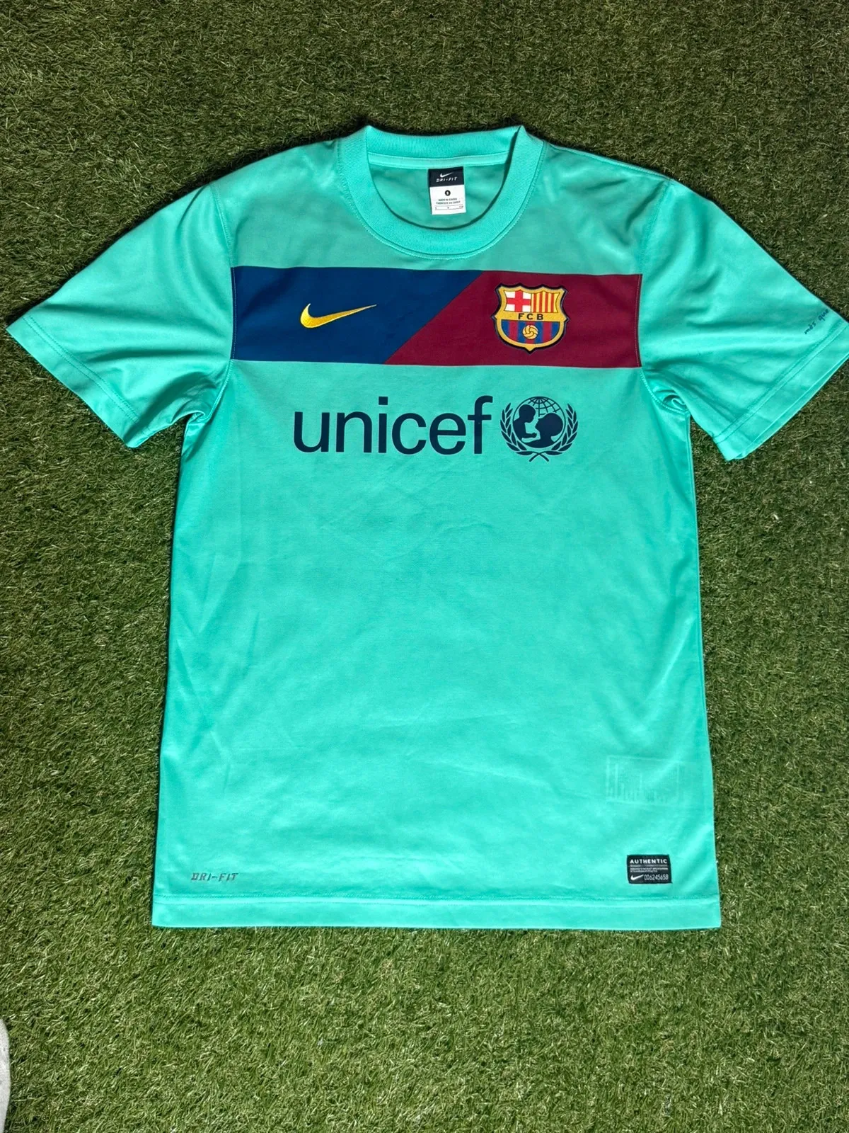FC Barcelona Messi 2010-2011 Away Nike — Nike (2)